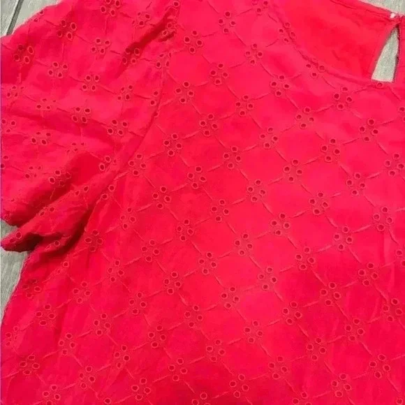 LOFT Floral Eyelet Cropped Top size Medium - Picture 5 of 5